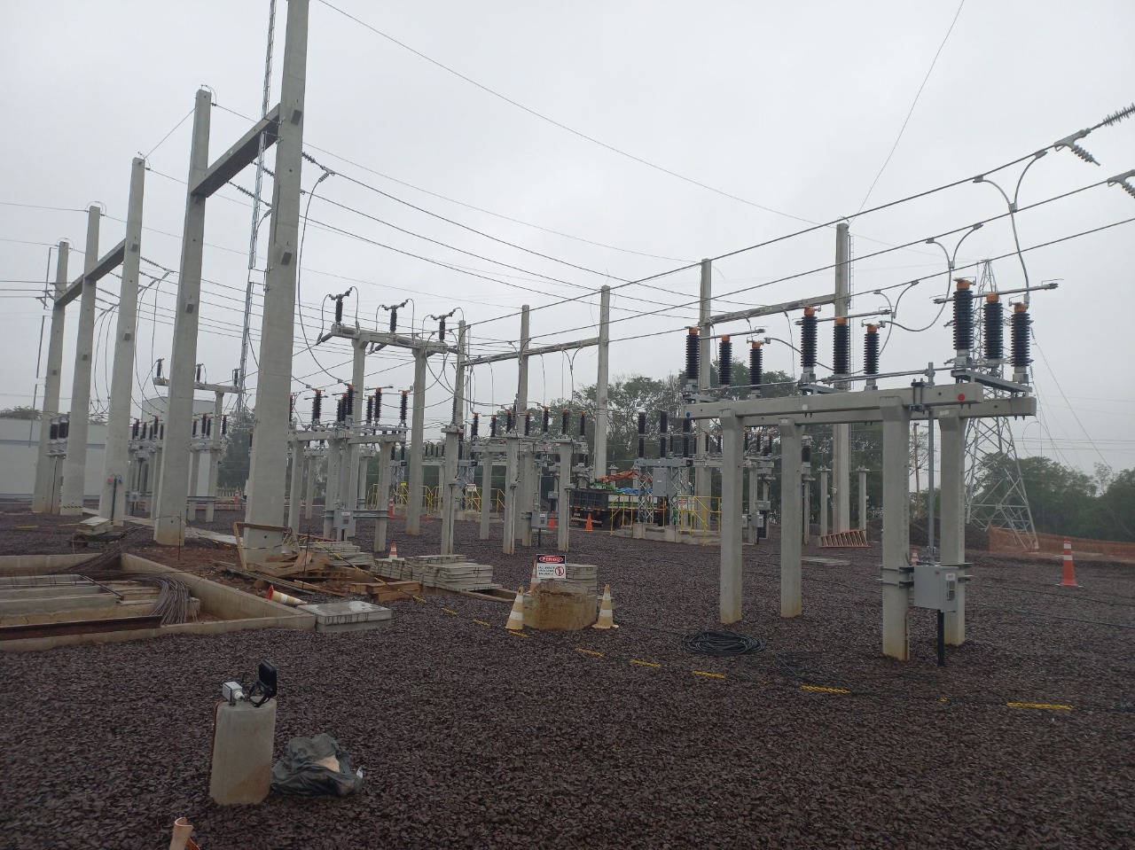 obras de modernização na rede elétrica em Erval Seco